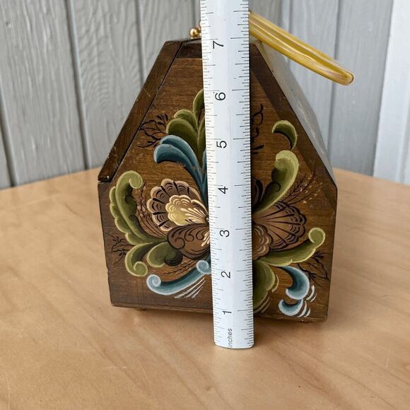 Vintage 1977 Hand-Painted Folk Art Box Purse w/ Lucite Handle – Signed R.Y.R.K. - Picture 9 of 14